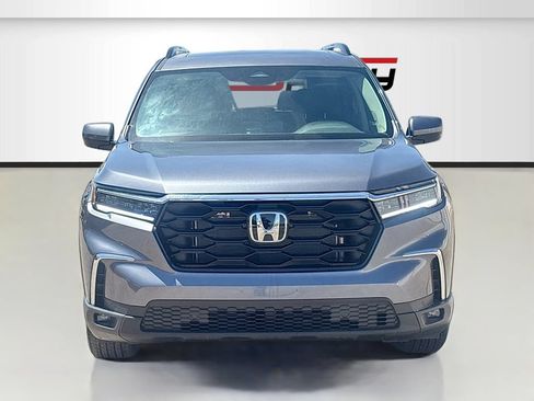 Used 2025 Honda Pilot Touring image 2