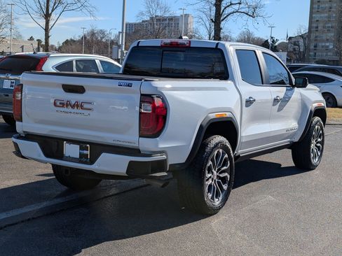 Used 2024 GMC Canyon Denali image 9