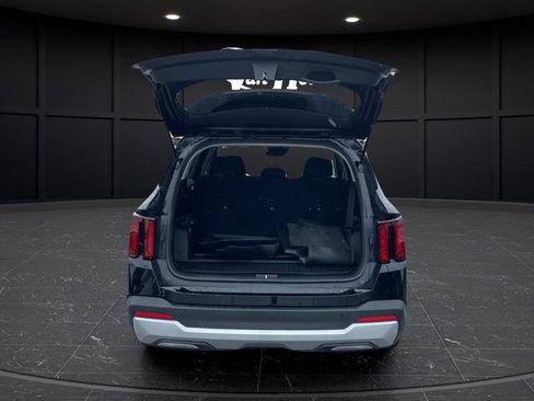 Certified 2025 Kia Sorento LX FWD image 28