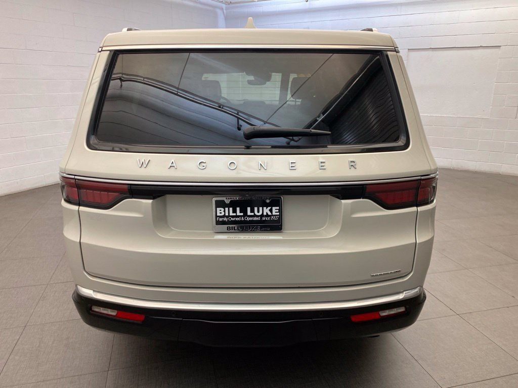 Used 2022 Jeep Wagoneer Series III RWD image 8