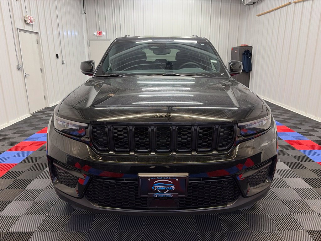 Used 2023 Jeep Grand Cherokee Altitude AWD/4WD image 9