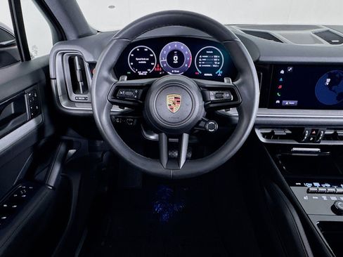 Used 2025 Porsche Cayenne w/ Premium Package image 5