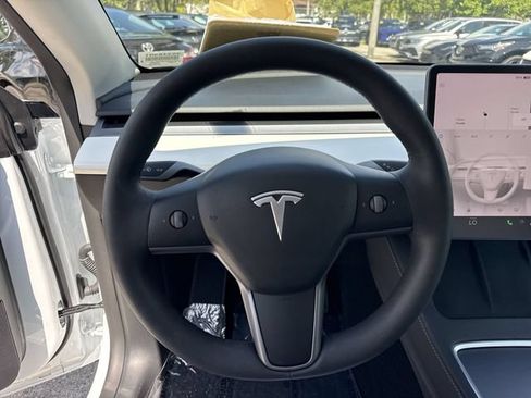 Used 2024 Tesla Model Y Long Range AWD/4WD image 14