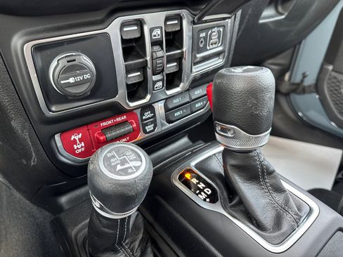 Used 2025 Jeep Wrangler Rubicon image 24