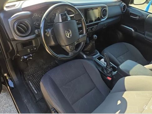 Used 2019 Toyota Tacoma TRD Sport w/ Technology Package image 8