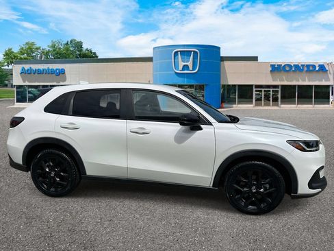 Used 2023 Honda HR-V Sport image 3
