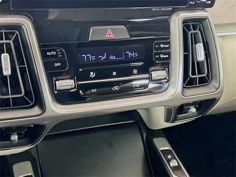 Used 2023 Kia Sorento S image 16