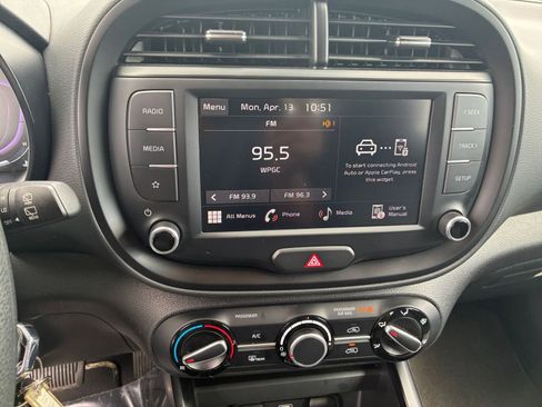 Used 2025 Kia Soul LX w/ LX Technology Package FWD image 17