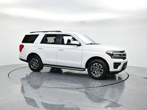 Certified 2022 Ford Expedition XLT image 3