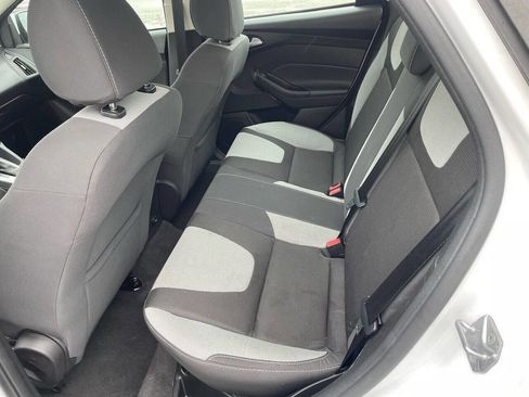 Used 2014 Ford Focus SE w/ SE Sport Package image 16