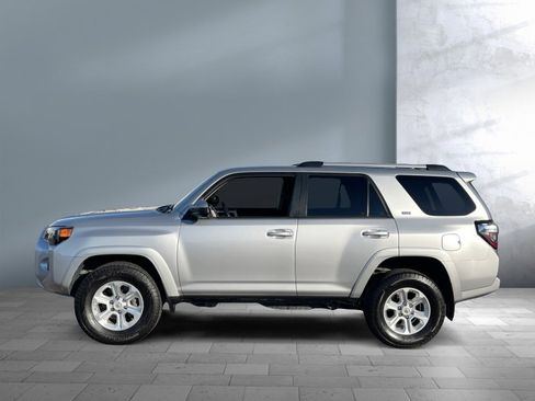 Used 2019 Toyota 4Runner SR5 image 3