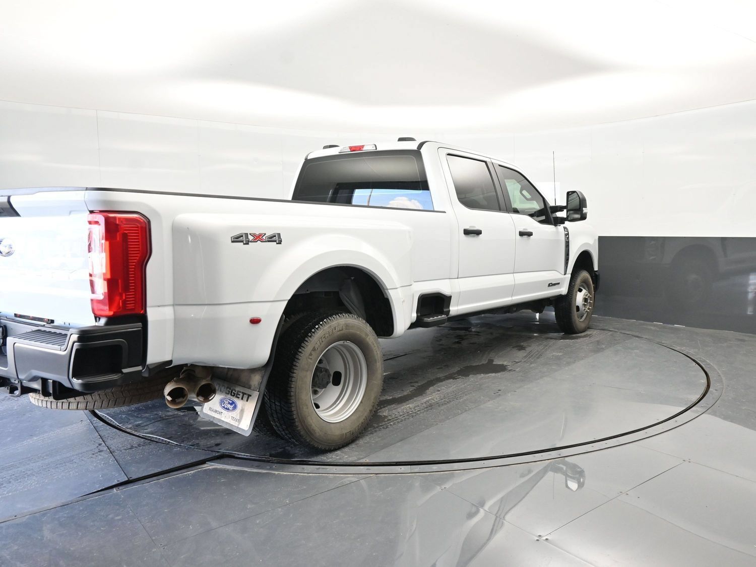 Used 2024 Ford F350 XL AWD/4WD image 4