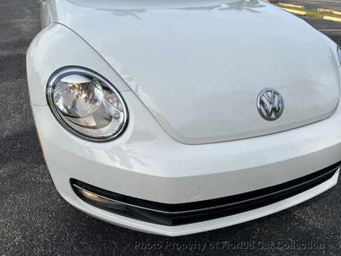 Used 2012 Volkswagen Beetle Launch Edition image 21