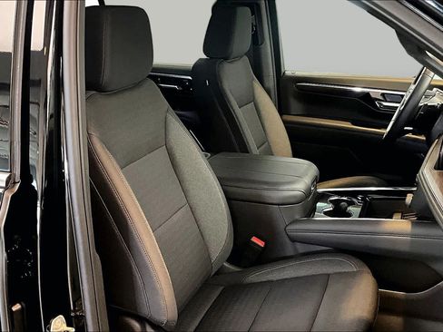 Used 2025 Chevrolet Tahoe LS RWD image 9