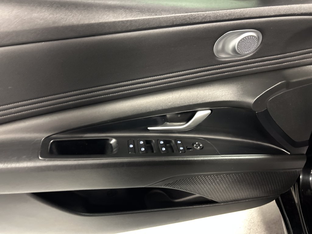 Used 2023 Hyundai Elantra SEL w/ Convenience Package FWD image 12