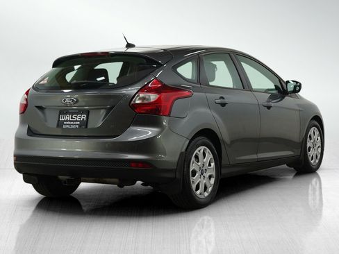 Used 2012 Ford Focus SE w/ SE Winter Pkg image 5