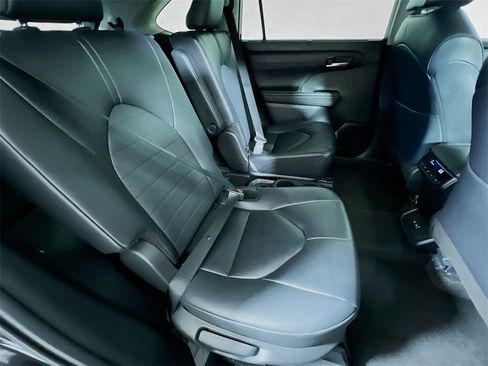 Certified 2024 Toyota Highlander XLE image 26