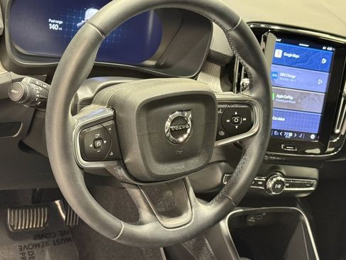 Used 2024 Volvo XC40 B5 Ultimate w/ Protection Package Premier image 17