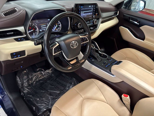 Used 2022 Toyota Highlander XLE AWD/4WD image 40