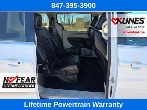 Used 2024 Chrysler Pacifica Touring-L image 30