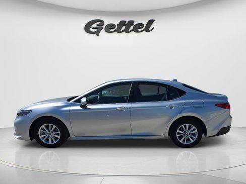 Used 2025 Toyota Camry LE image 7