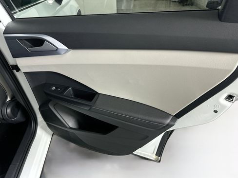 Used 2025 Volkswagen Taos SE image 28