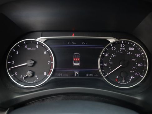 Used 2025 Nissan Sentra SV FWD image 9