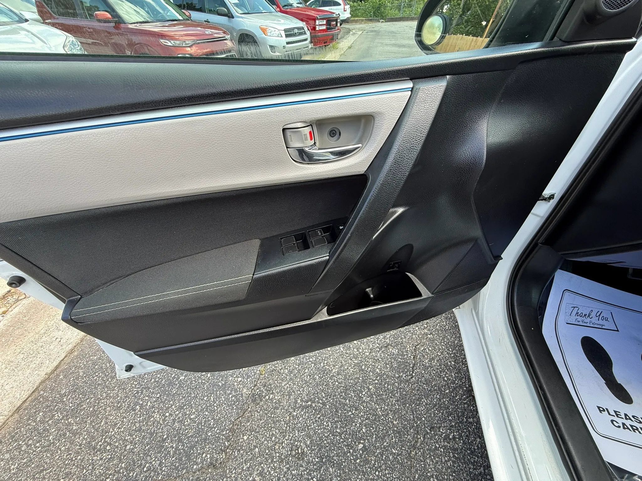 Used 2016 Toyota Corolla LE FWD image 17