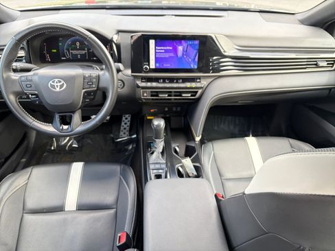 Used 2025 Toyota Camry SE FWD image 25