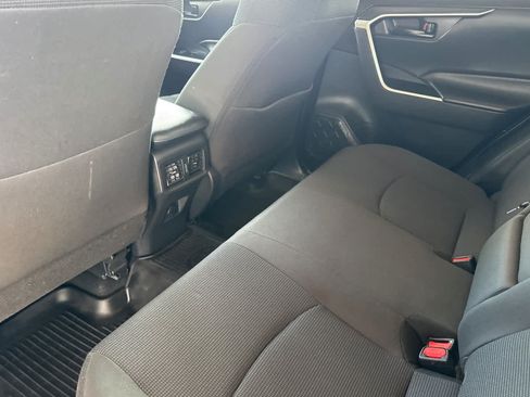 Certified 2021 Toyota RAV4 LE AWD/4WD image 4