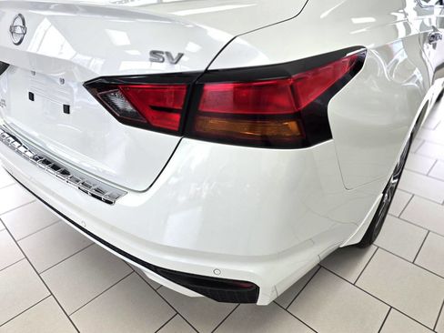 Used 2023 Nissan Altima 2.5 SV w/ SV Premium Package image 12