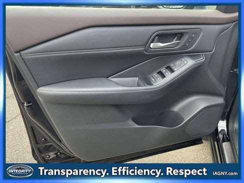 Used 2023 Nissan Rogue SL w/ SL Premium Package AWD/4WD image 16