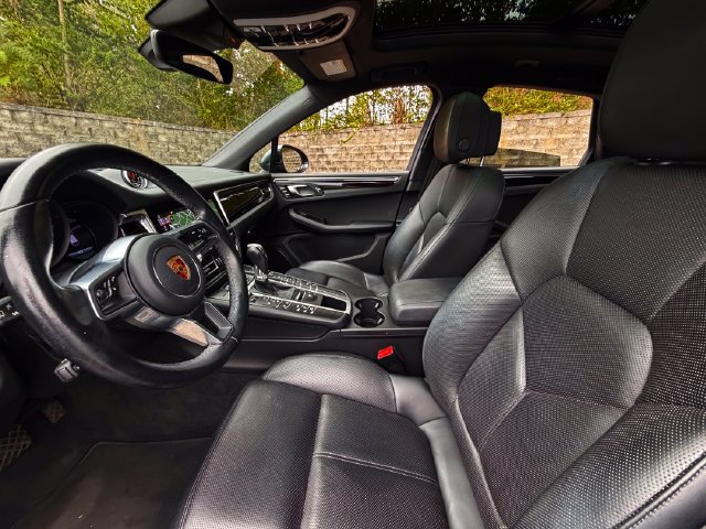 Used 2023 Porsche Macan AWD/4WD image 21