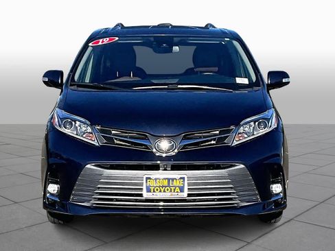 Used 2019 Toyota Sienna Limited Premium image 3