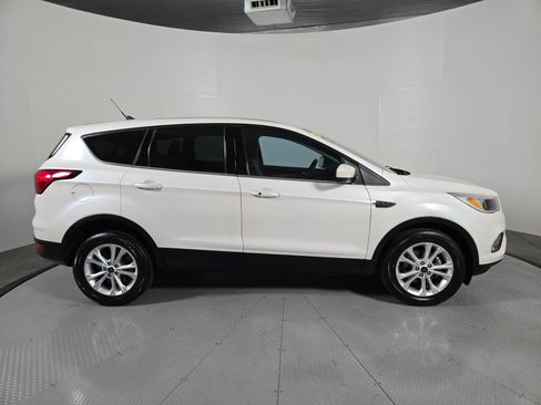 Used 2019 Ford Escape SE FWD image 3