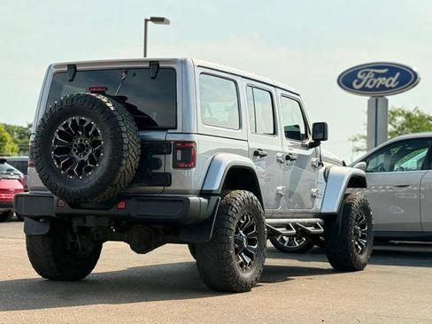 Used 2018 Jeep Wrangler Unlimited Sahara w/ Dual Top Group AWD/4WD image 28