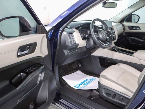 Used 2022 Nissan Pathfinder SL w/ SL Premium Package image 3