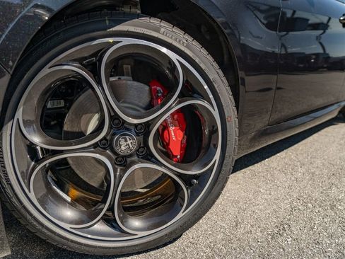 New 2025 Alfa Romeo Giulia w/ Veloce Package Rwd image 3