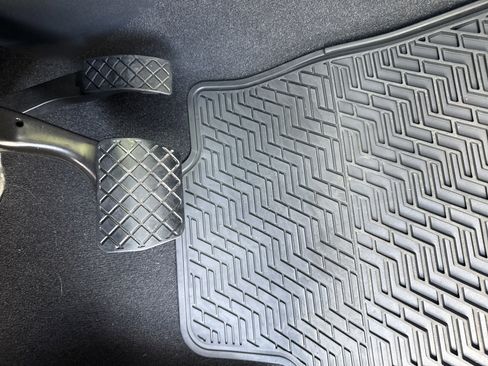 Used 2025 Volkswagen Atlas SE image 17