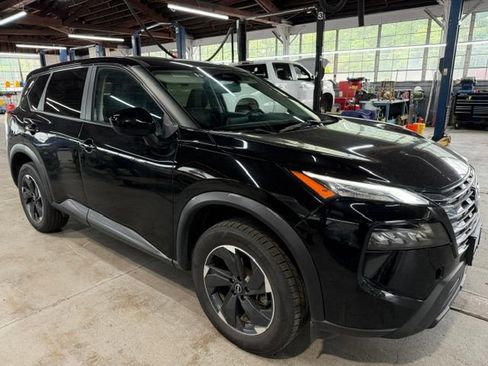 Used 2024 Nissan Rogue SV AWD/4WD image 5
