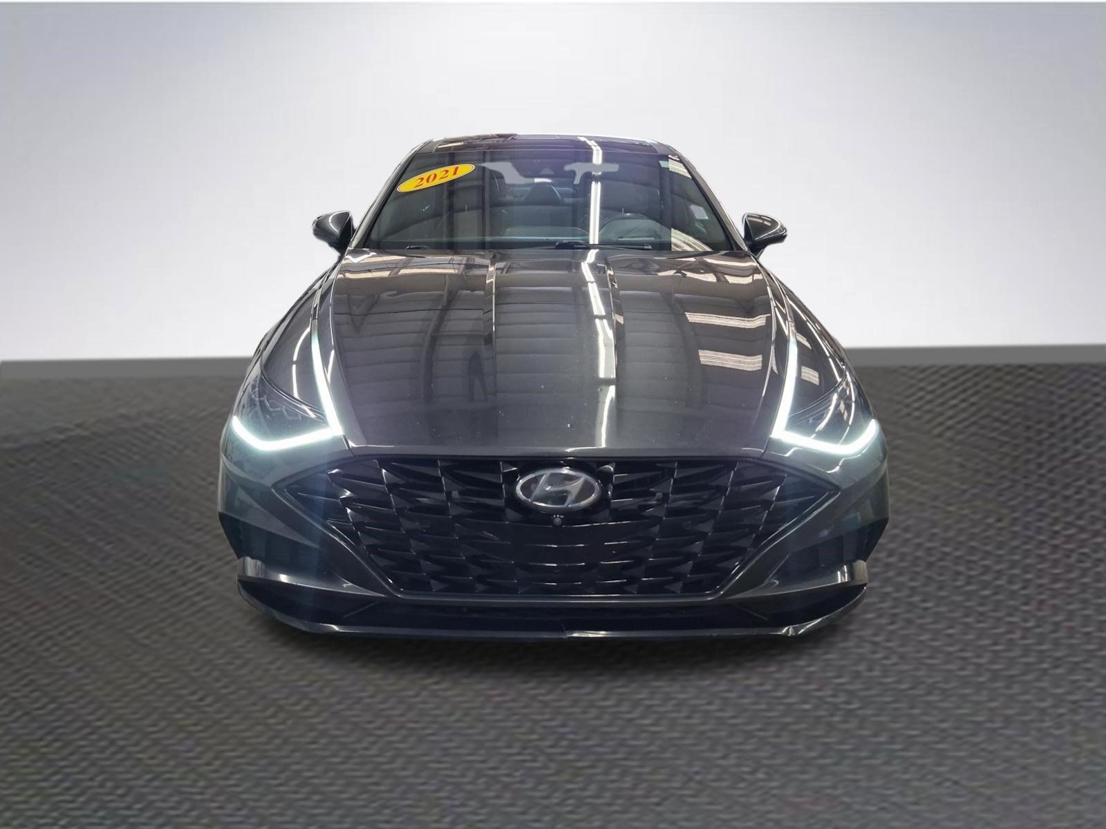 Used 2021 Hyundai Sonata Limited w/ Preferred Accessory Package FWD image 3