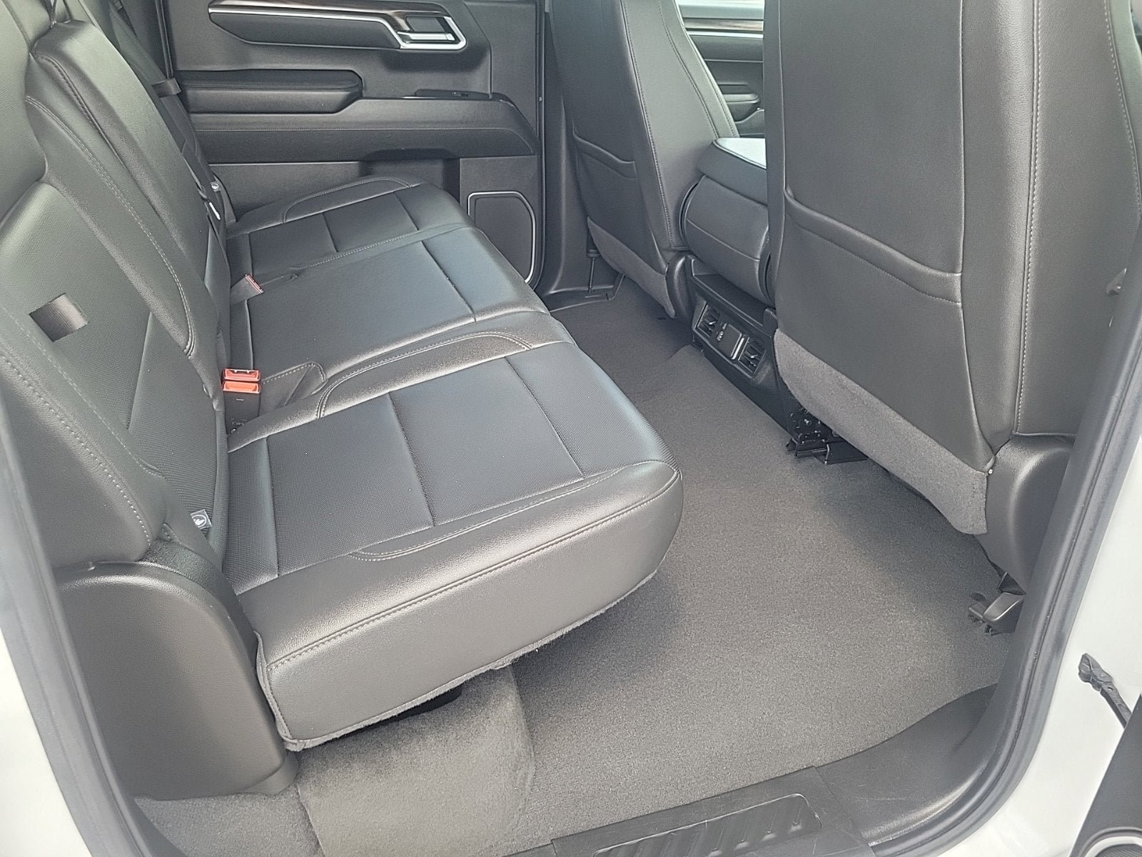 Certified 2025 GMC Sierra 1500 SLT RWD image 15