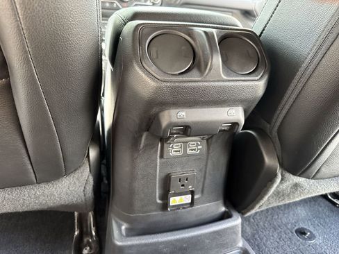 Used 2019 Jeep Wrangler Unlimited Sahara image 33