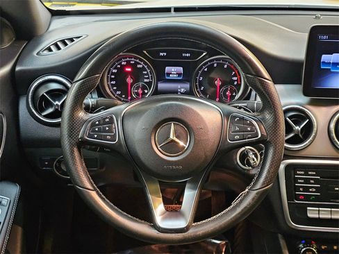 Used 2018 Mercedes-Benz CLA 250 image 19