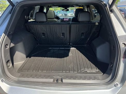 Used 2023 Chevrolet Equinox Premier AWD/4WD image 10