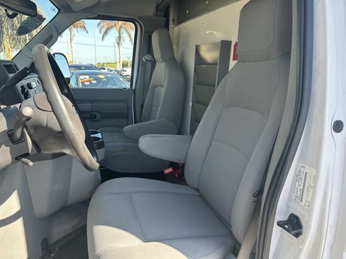 Used 2019 Ford E-350 and Econoline 350 Super Duty w/ Power Windows & Locks Group image 7