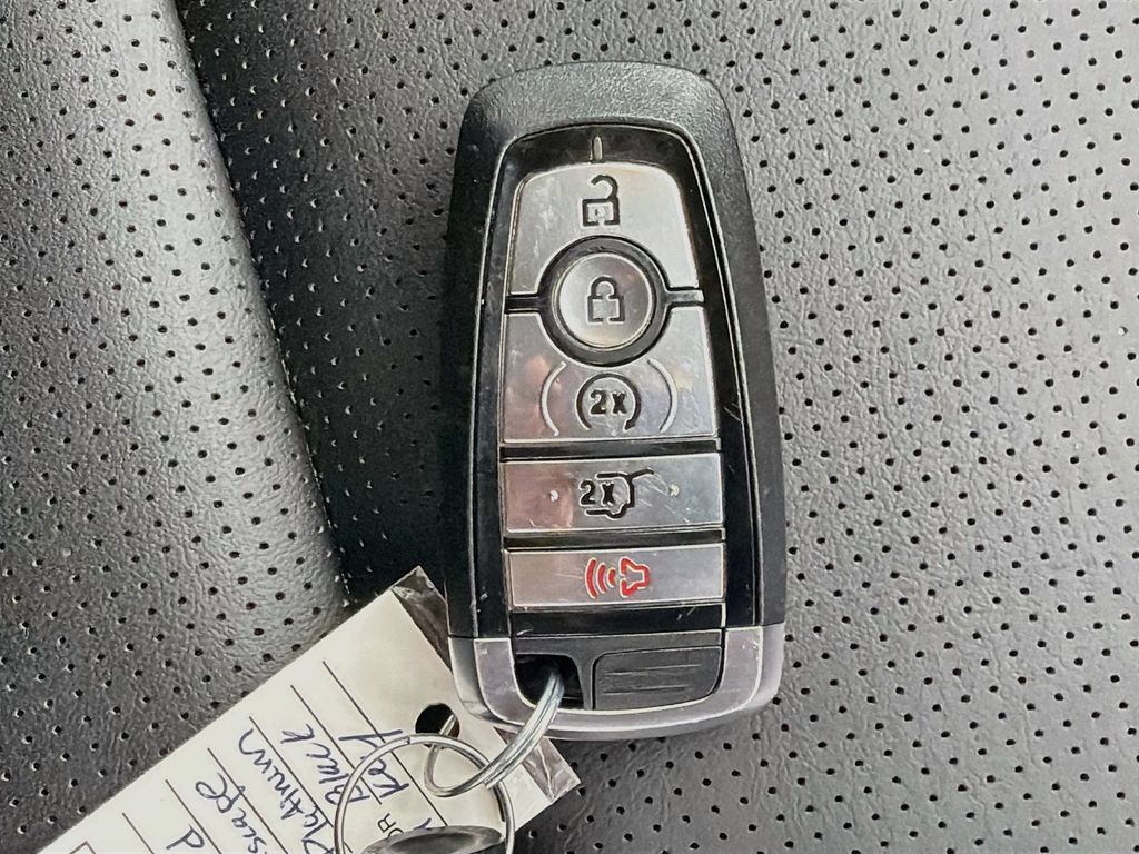Used 2025 Ford Escape Platinum AWD/4WD image 34