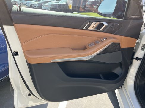 Used 2023 BMW X7 xDrive40i w/ M Sport Package AWD/4WD image 13
