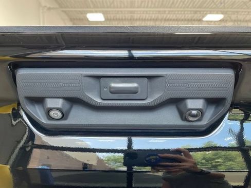 Used 2023 Chevrolet Silverado 2500 LTZ w/ LTZ Convenience Package II AWD/4WD image 9