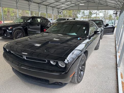 Used 2023 Dodge Challenger SXT image 2